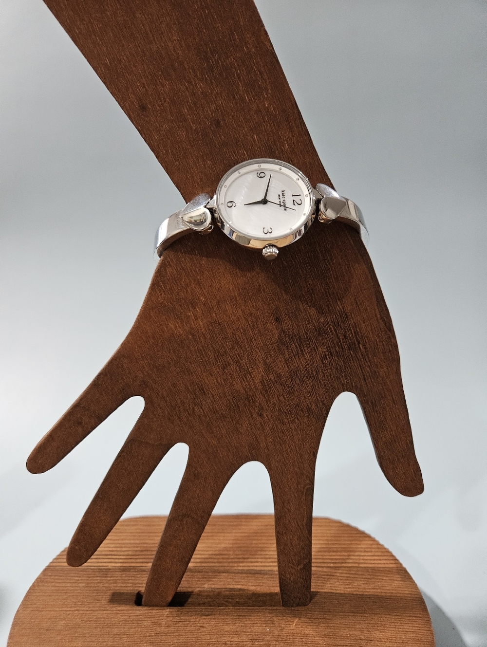 Kate Spade New York Hollis. Heart Sjaped Accents. New. Needs Battery